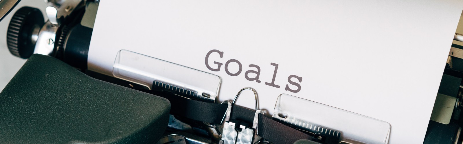 Image of an old fashioned typewriter spelling out the word "goals"