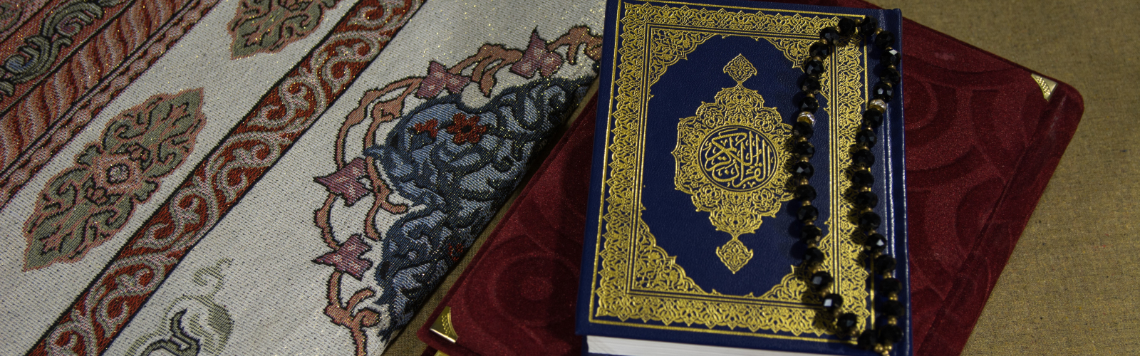 Photo of the Quran on top of the prayer mat