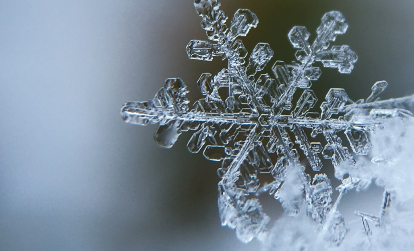 a zoomed in photo pf a snow flake